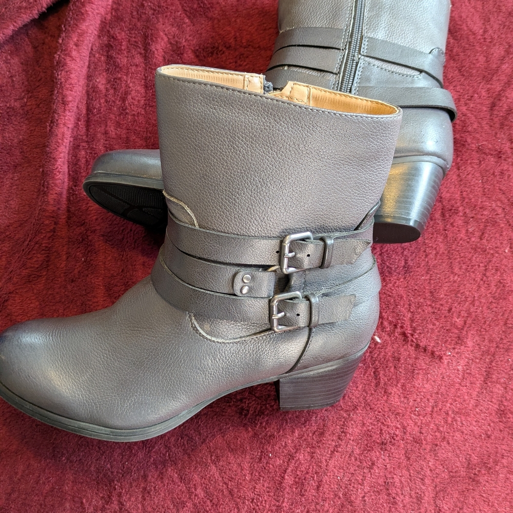 NW/OB Naturalizer women's gray leather buckle ankle side zip boots,7M